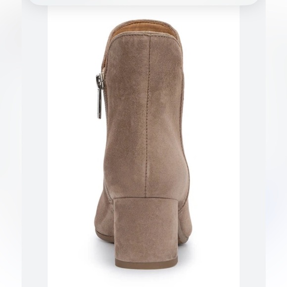 AQUATALIA
Kaylani Pointed Toe Booties Suede Taupe Tan size US 6
$395 - Picture 3 of 13